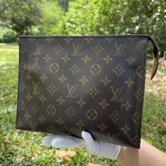 Authentic LOUIS VUITTON Poche Toilette 26 Monogram Cosmetic Pouch - Picture 1 of 16